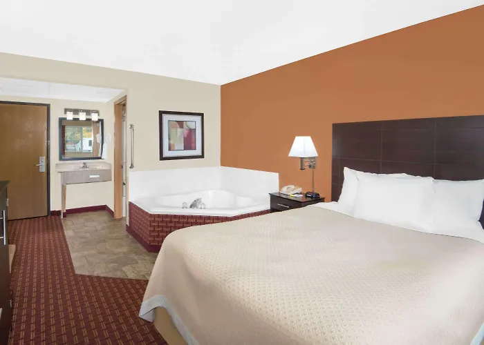 Days Inn By Wyndham Ames